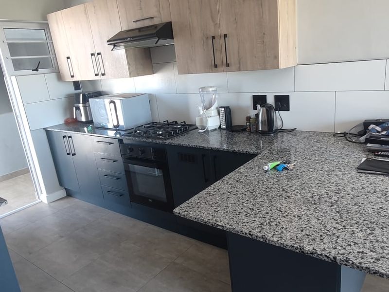 Stunning 2-bedroom apartment to let in Overbaakens, Gqeberha—modern living awaits your arrival! - Photo 7