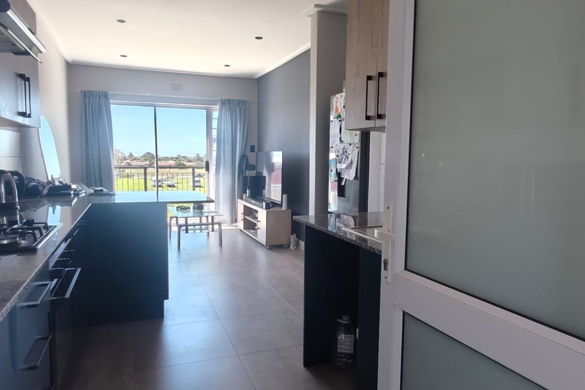 Stunning 2-bedroom apartment to let in Overbaakens, Gqeberha—modern living awaits your arrival! - Photo 3