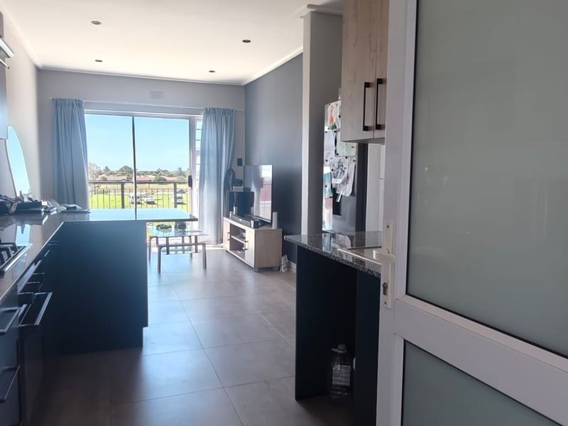 Stunning 2-bedroom apartment to let in Overbaakens, Gqeberha—modern living awaits your arrival! - Photo 3