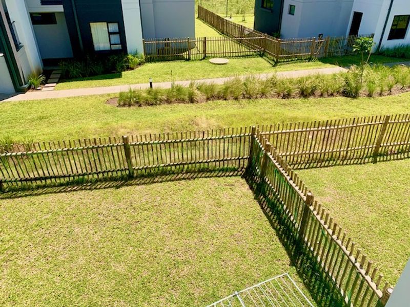 SORTAFTER COMPLEX 2 BEDROOM 2 BATHROOM APARTMENT. AVAILABLE IMMEDIATELY. - Photo 7