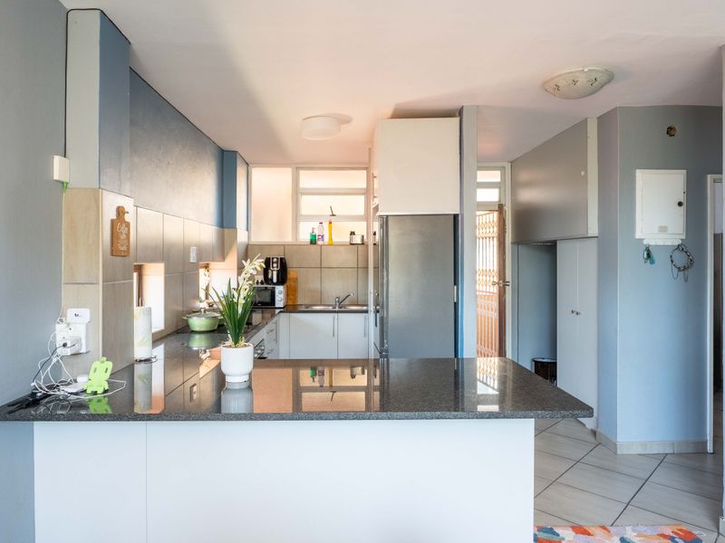 Spacious flat with sea view - Photo 4