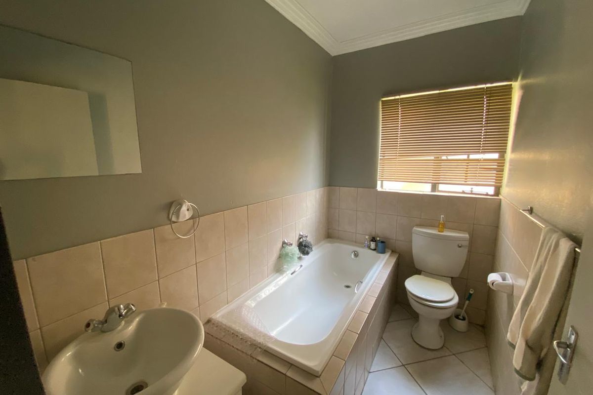 Charming 2-bedroom house for sale in Vanderbijlpark SW 5 – perfect for families or investors! - Photo 2