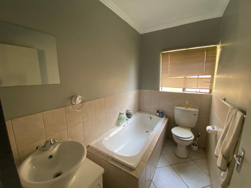 Charming 2-bedroom house for sale in Vanderbijlpark SW 5 – perfect for families or investors! - Photo 2