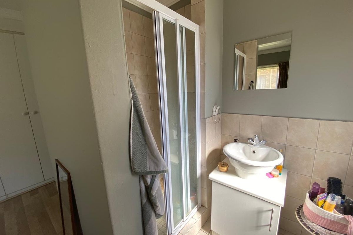 Charming 2-bedroom house for sale in Vanderbijlpark SW 5 – perfect for families or investors! - Photo 4