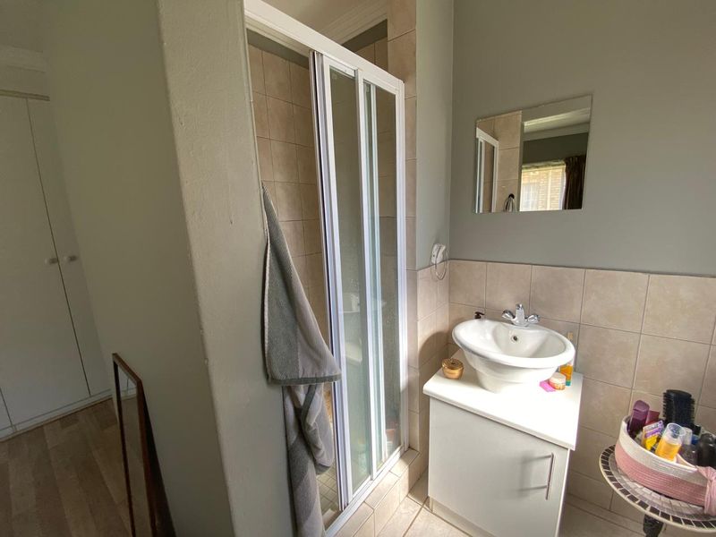 Charming 2-bedroom house for sale in Vanderbijlpark SW 5 – perfect for families or investors! - Photo 4