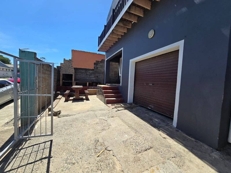 Four bedroom house in an upmarket estate - Photo 2