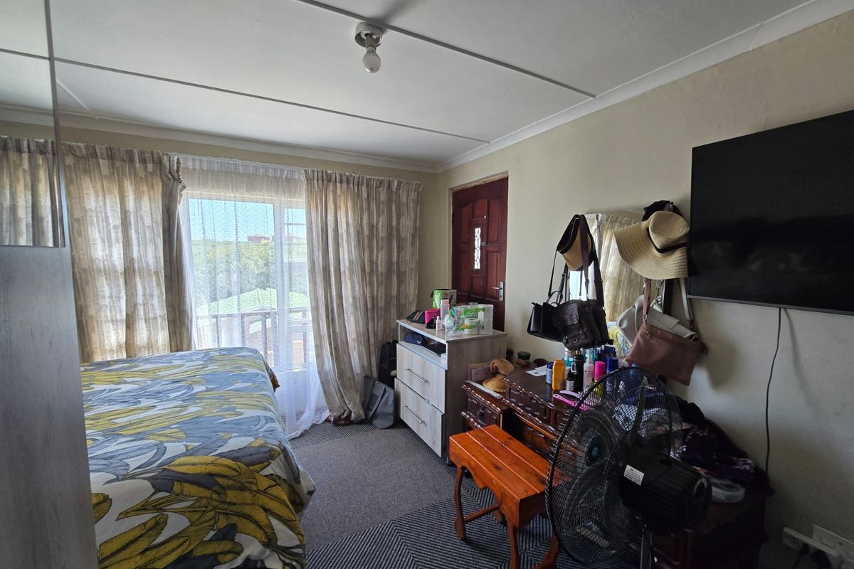 Four bedroom house in an upmarket estate - Photo 4