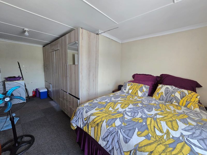 Four bedroom house in an upmarket estate - Photo 6