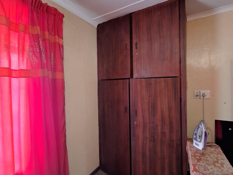 House near town for sale - Photo 7