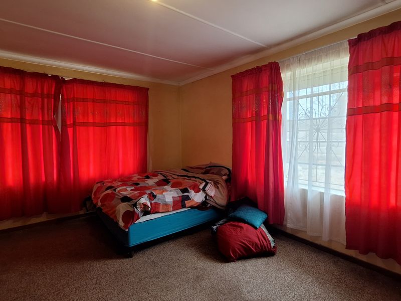 House near town for sale - Photo 6