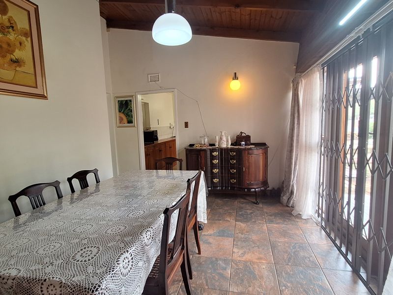 House with unique features for sale - Photo 10