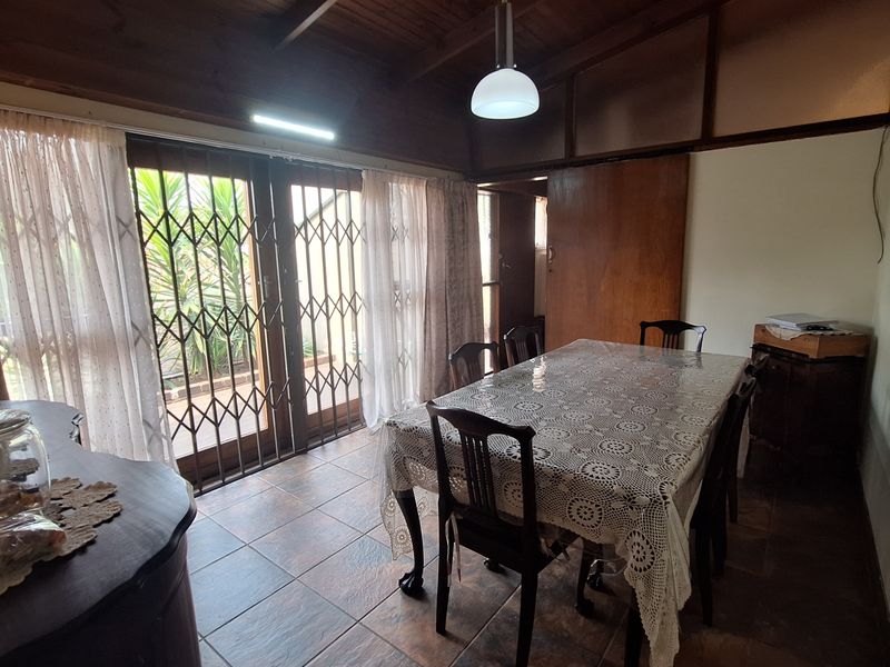 House with unique features for sale - Photo 9