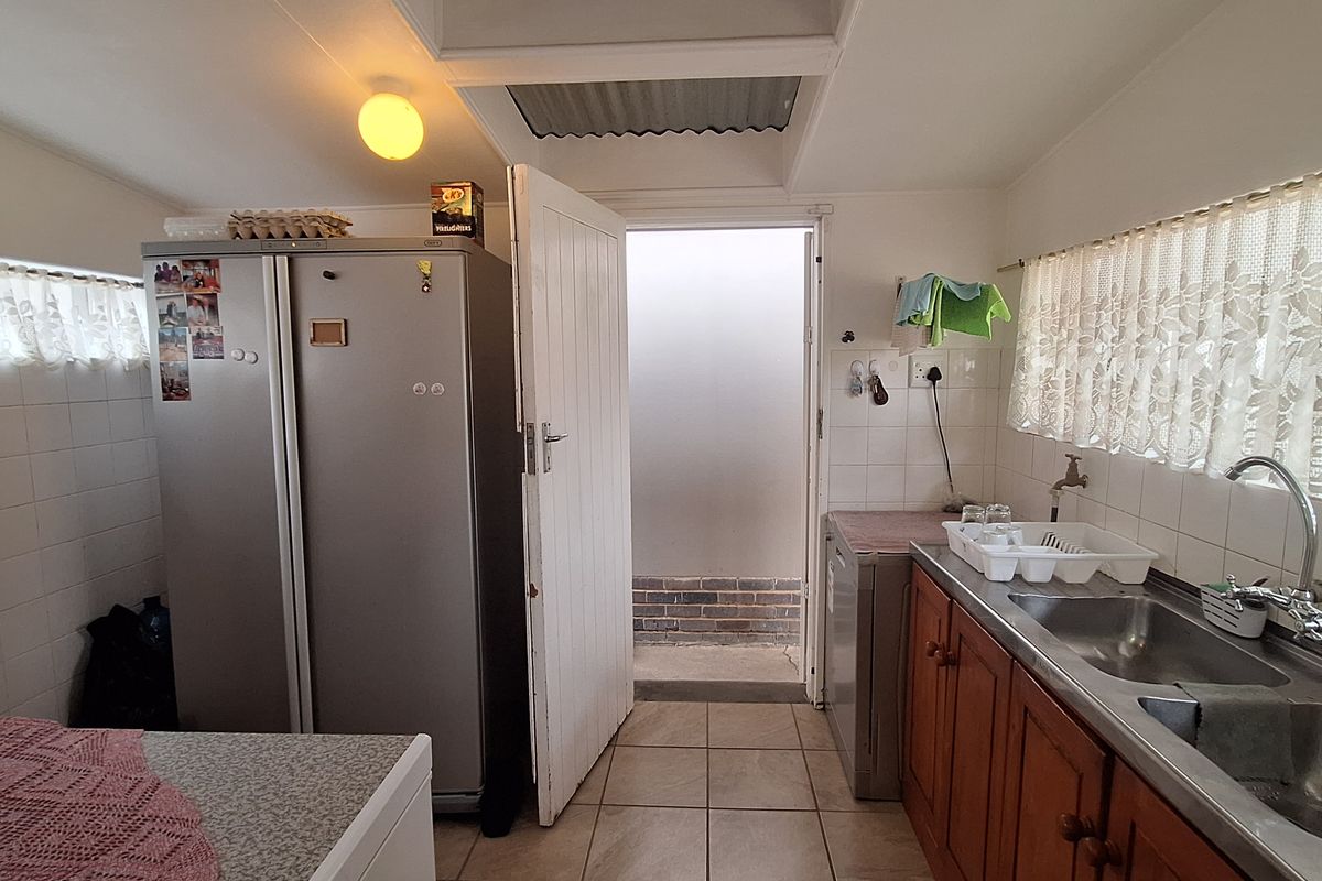 House with unique features for sale - Photo 4