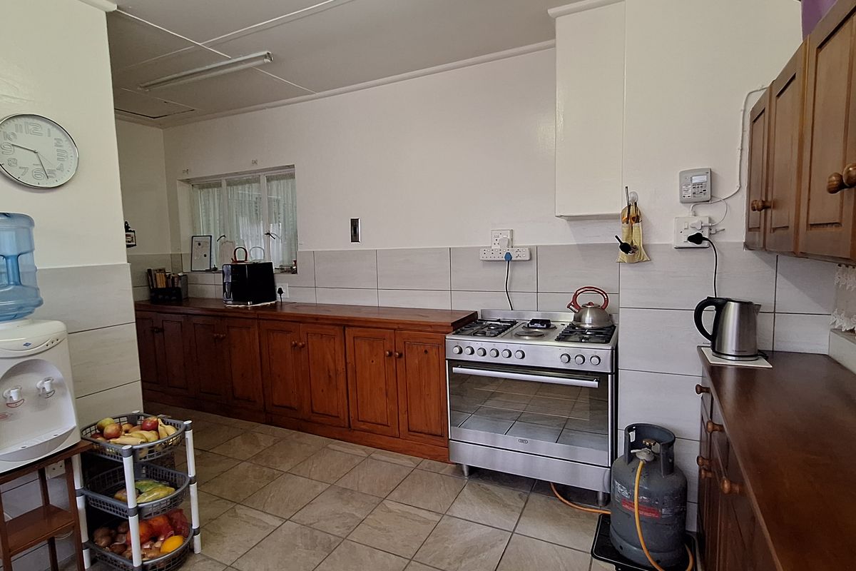 House with unique features for sale - Photo 5