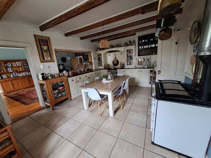 Golden Oldie Family Home with Garden Cottage - Photo 3