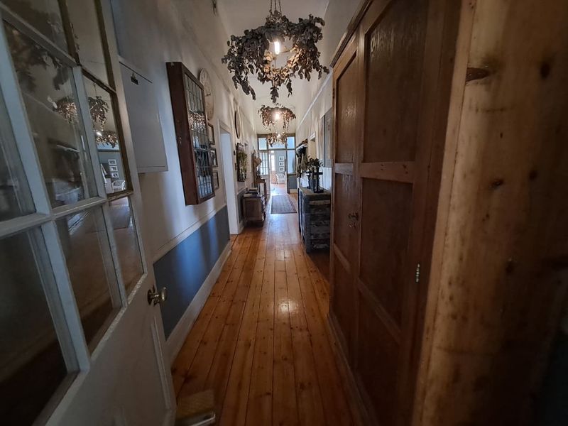 Golden Oldie Family Home with Garden Cottage - Photo 10