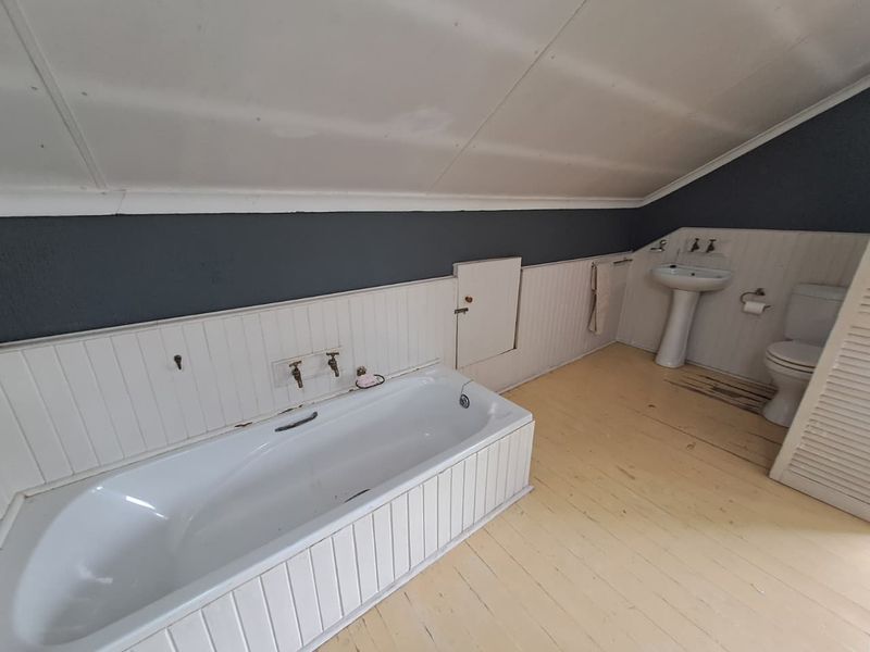 Golden Oldie Family Home with Garden Cottage - Photo 7