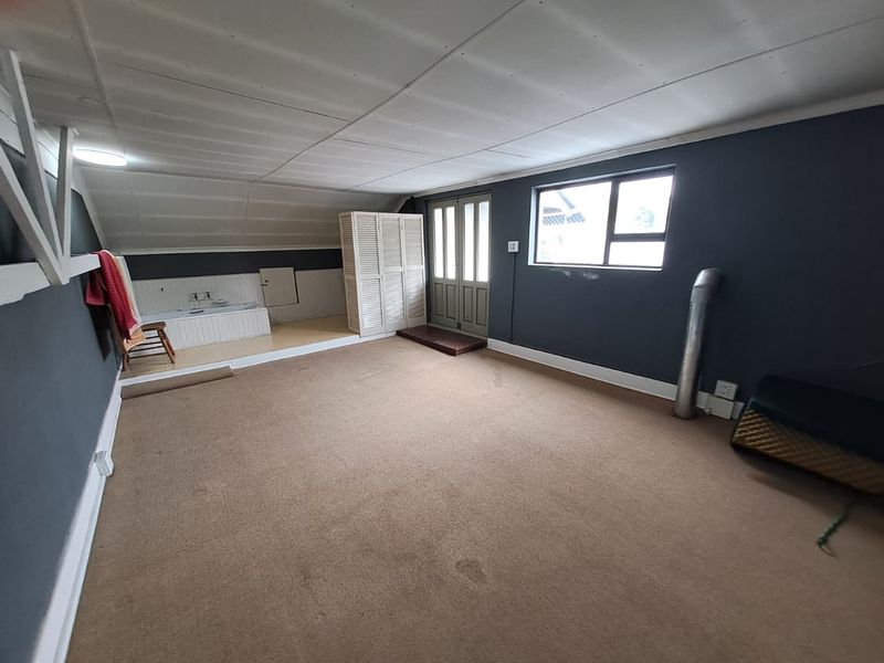 Golden Oldie Family Home with Garden Cottage - Photo 6