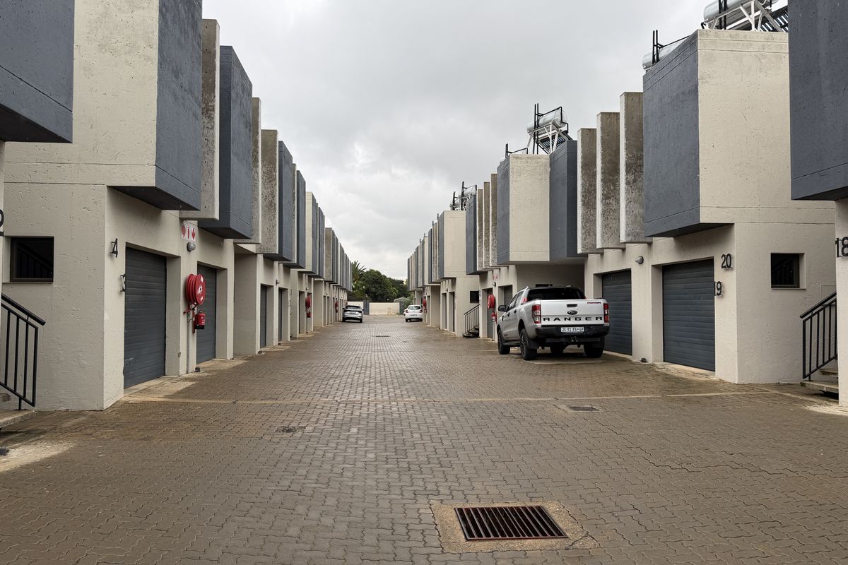 Modern Lock up and Go in Morninghill - Photo 2