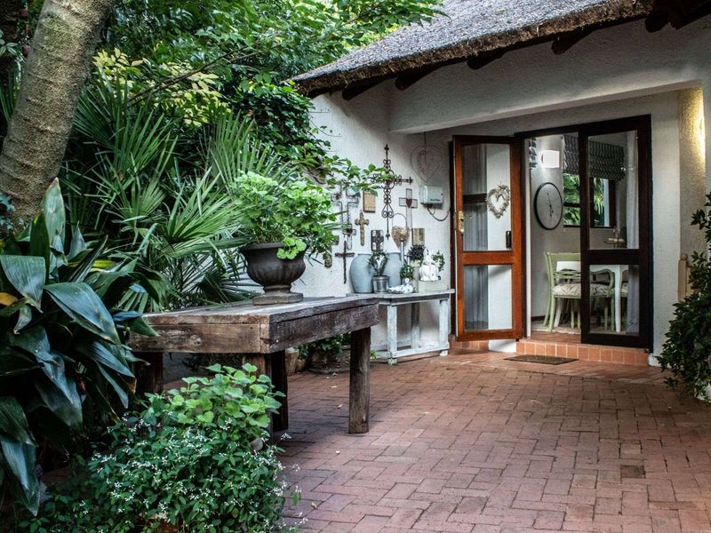 Wilge Riverfront, Thatched Retreat with Luxury Living and Entertainer’s Dream Spaces - Photo 7