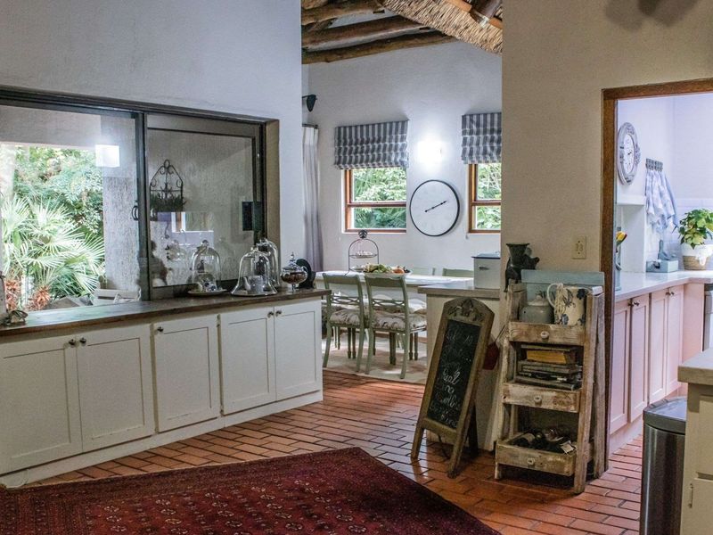 Wilge Riverfront, Thatched Retreat with Luxury Living and Entertainer’s Dream Spaces - Photo 4