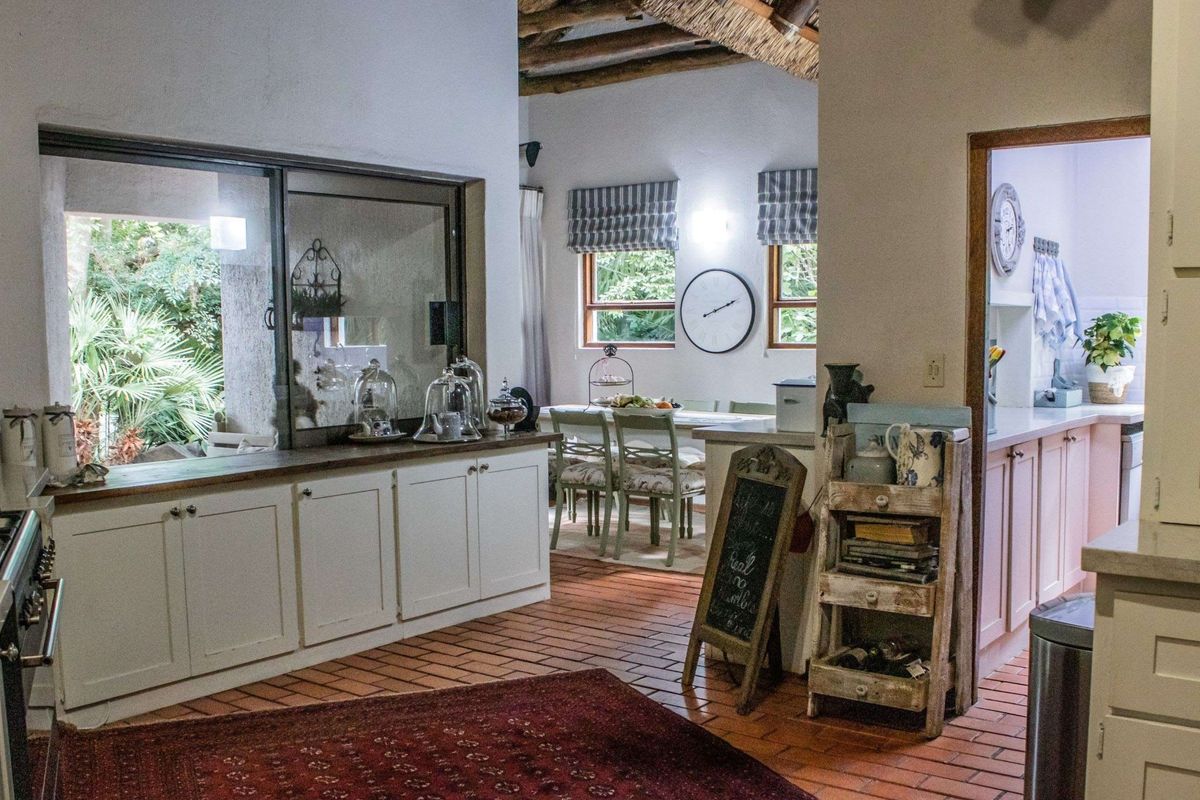 Wilge Riverfront, Thatched Retreat with Luxury Living and Entertainer’s Dream Spaces - Photo 4