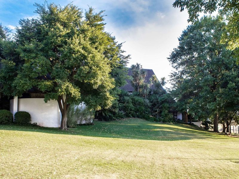 Wilge Riverfront, Thatched Retreat with Luxury Living and Entertainer’s Dream Spaces - Photo 3