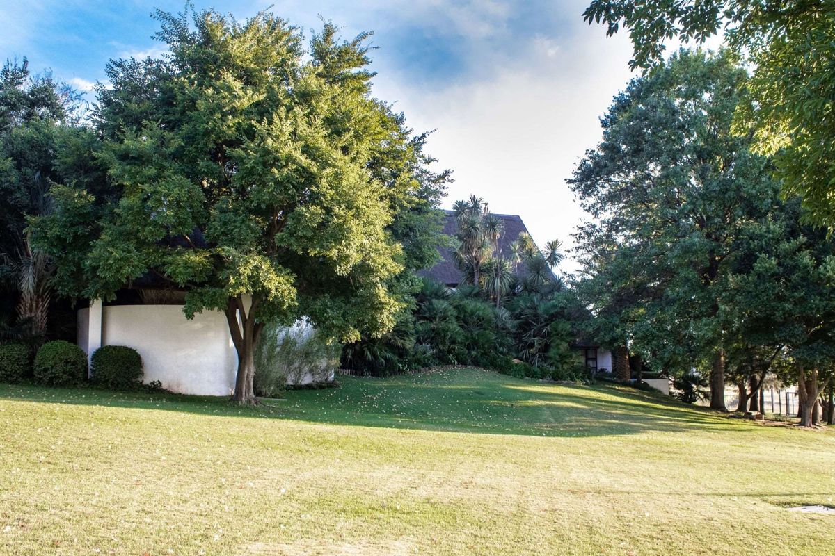 Wilge Riverfront, Thatched Retreat with Luxury Living and Entertainer’s Dream Spaces - Photo 3