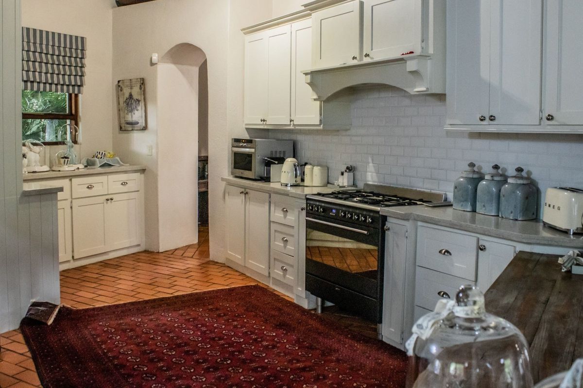 Wilge Riverfront, Thatched Retreat with Luxury Living and Entertainer’s Dream Spaces - Photo 5