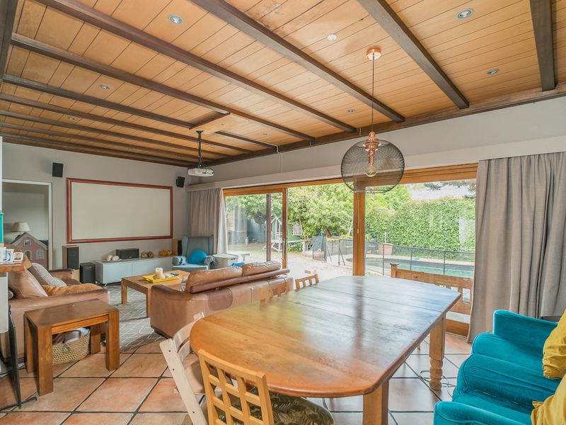 EXCLUSIVE MANDATE 4 Bedroomed Family Home situated in sought-after part of old Edgemead - Photo 2