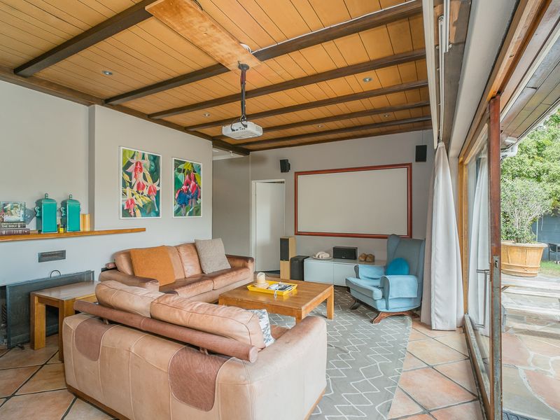 EXCLUSIVE MANDATE 4 Bedroomed Family Home situated in sought-after part of old Edgemead - Photo 4