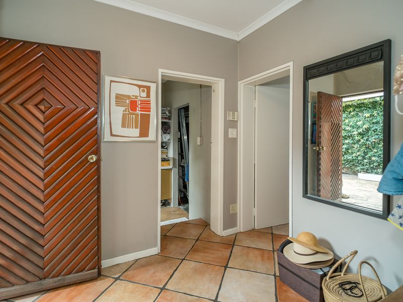 EXCLUSIVE MANDATE 4 Bedroomed Family Home situated in sought-after part of old Edgemead - Photo 9