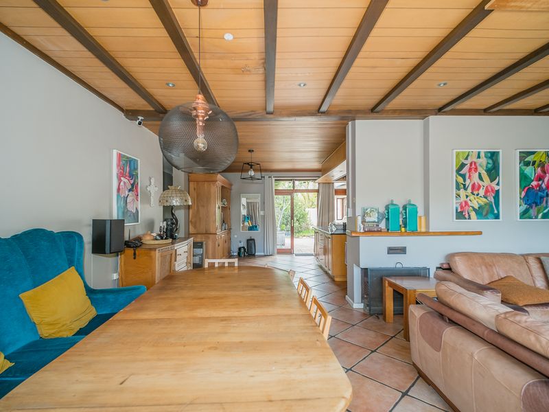 EXCLUSIVE MANDATE 4 Bedroomed Family Home situated in sought-after part of old Edgemead - Photo 3