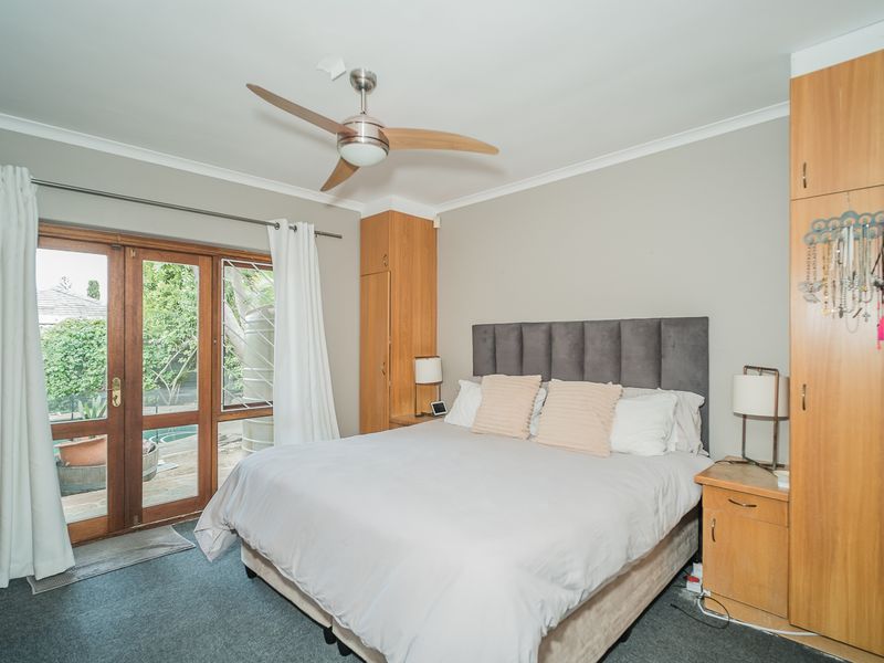 EXCLUSIVE MANDATE 4 Bedroomed Family Home situated in sought-after part of old Edgemead - Photo 10