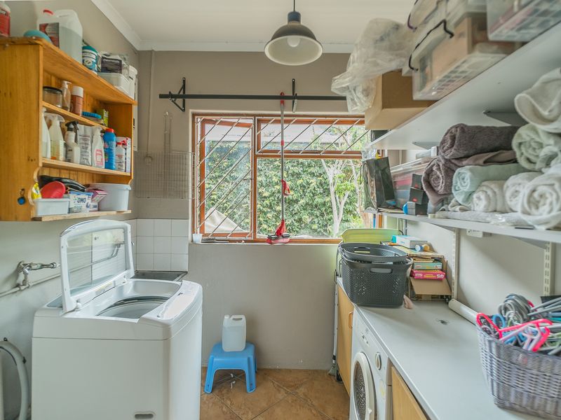 EXCLUSIVE MANDATE 4 Bedroomed Family Home situated in sought-after part of old Edgemead - Photo 8