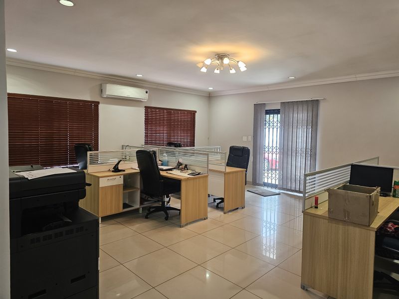 This charming 3-bedroom home in the well-established suburb of Dalview, Brakpan offers space , - Photo 7