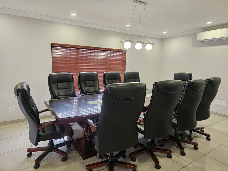 This charming 3-bedroom home in the well-established suburb of Dalview, Brakpan offers space , - Photo 6