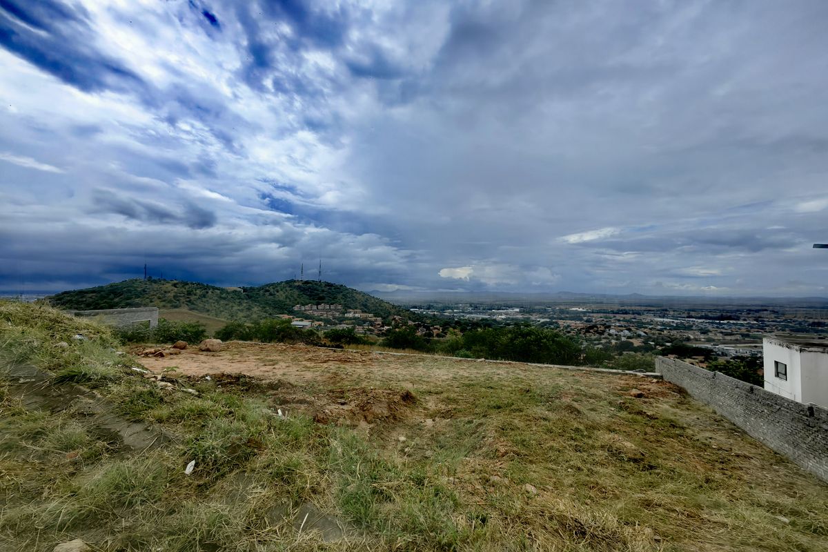 One of the Best Stands in Safari Gardens – Panoramic Rustenburg Views & Approved Plans - Photo 2