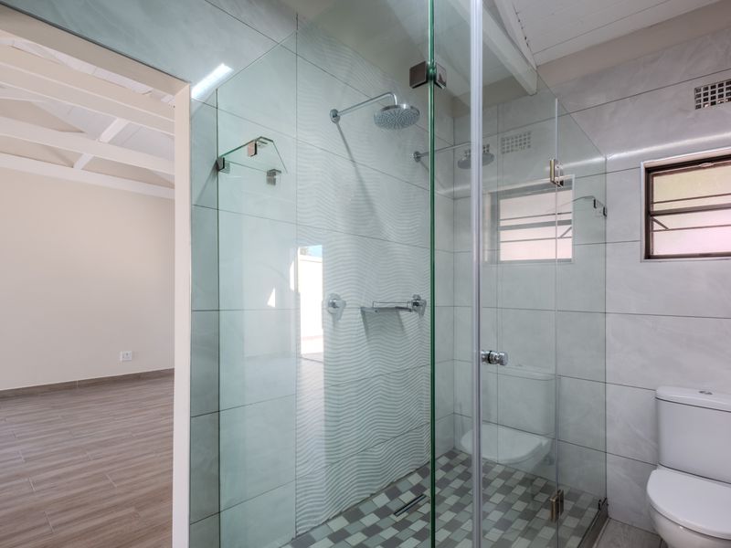 Spectacular Multi-Level Beachfront Home with Boutique Guesthouse Potential - Photo 8