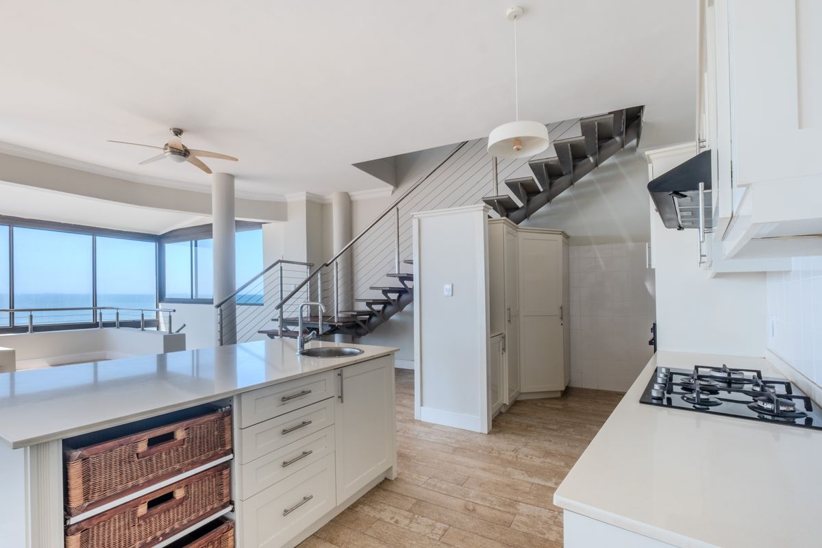 Spectacular Multi-Level Beachfront Home with Boutique Guesthouse Potential - Photo 5