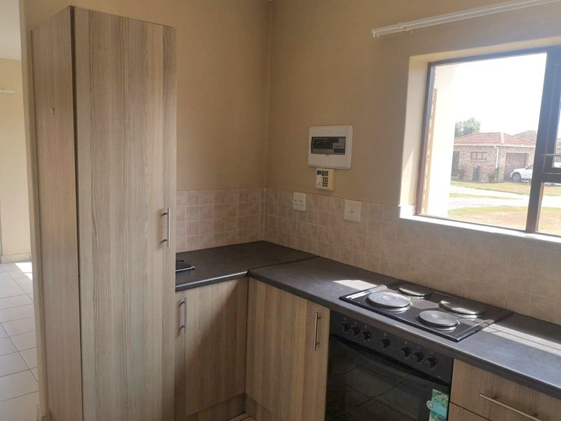 Modern Comfort & secure living in sought after Campher Park. - Photo 5