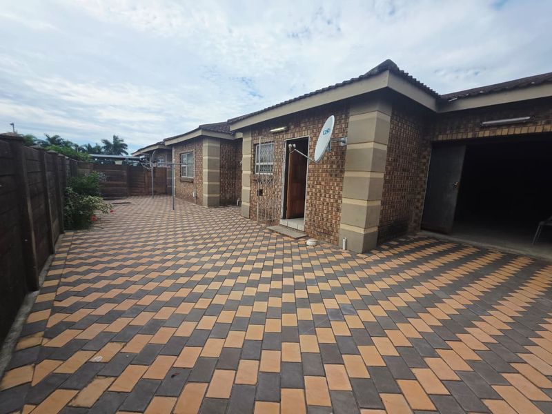 Neat 2-Bedroom Townhouse in Secure Complex - Photo 10