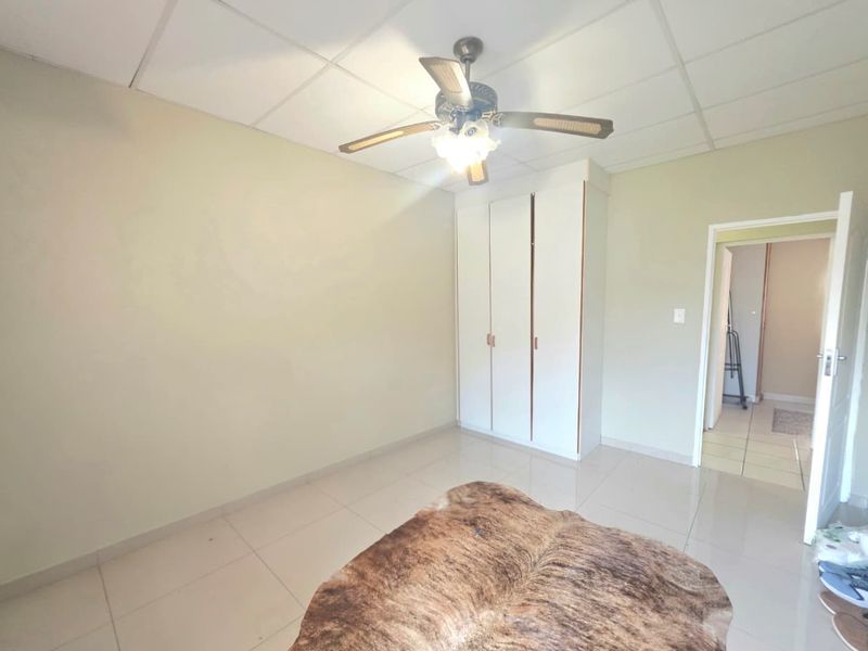 Neat 2-Bedroom Townhouse in Secure Complex - Photo 8