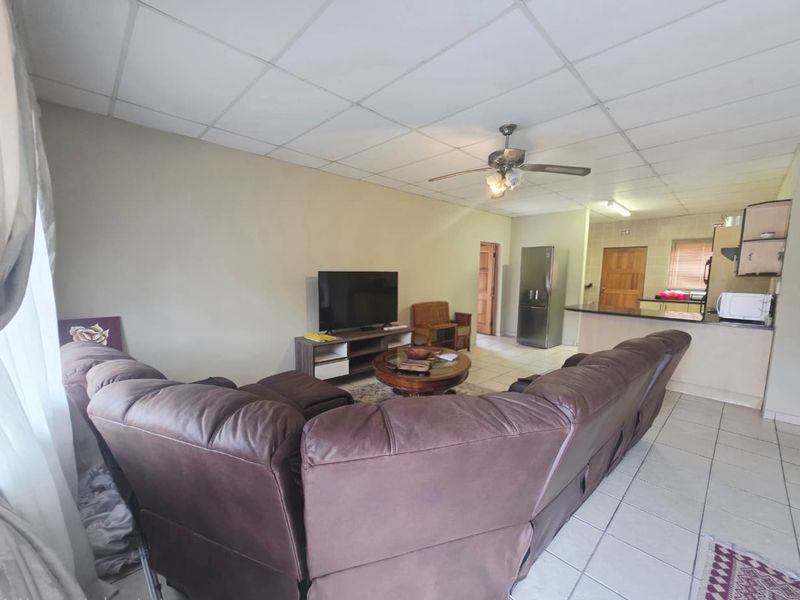 Neat 2-Bedroom Townhouse in Secure Complex - Photo 6