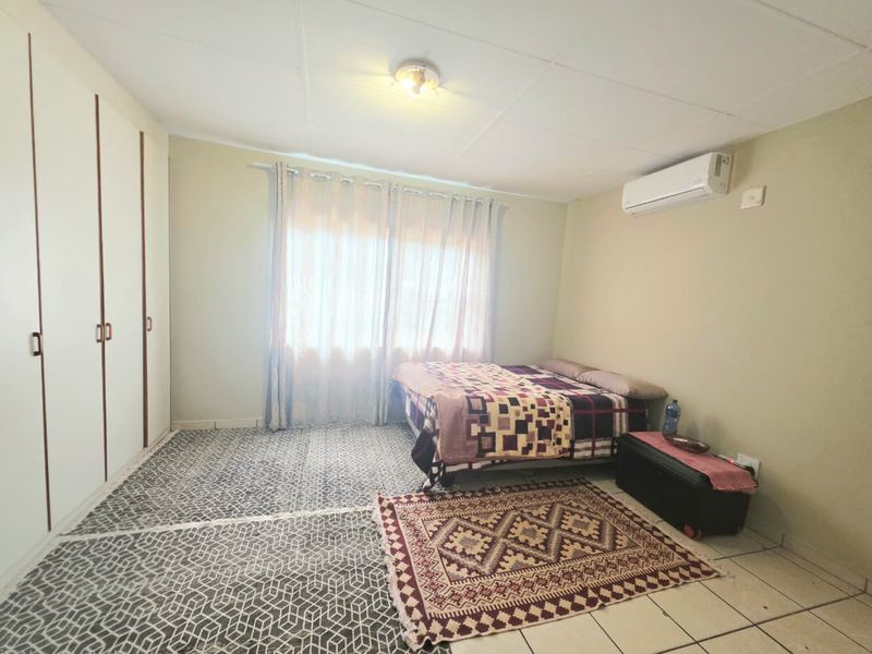 Neat 2-Bedroom Townhouse in Secure Complex - Photo 7