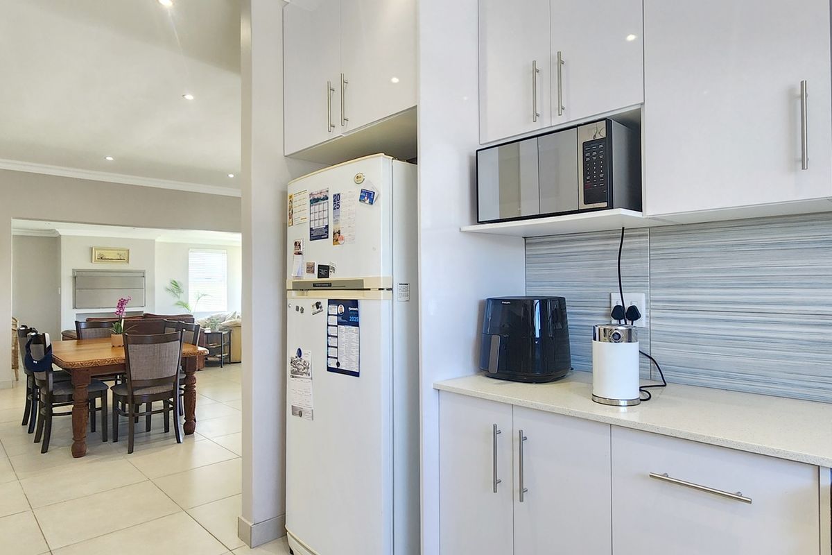 FAMILY HOME AVAILABLE FOR LONG-TERM RENTAL IN AGULHAS - Photo 5