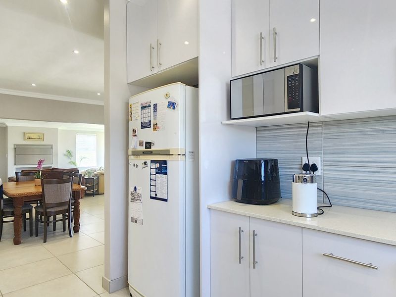 FAMILY HOME AVAILABLE FOR LONG-TERM RENTAL IN AGULHAS - Photo 5