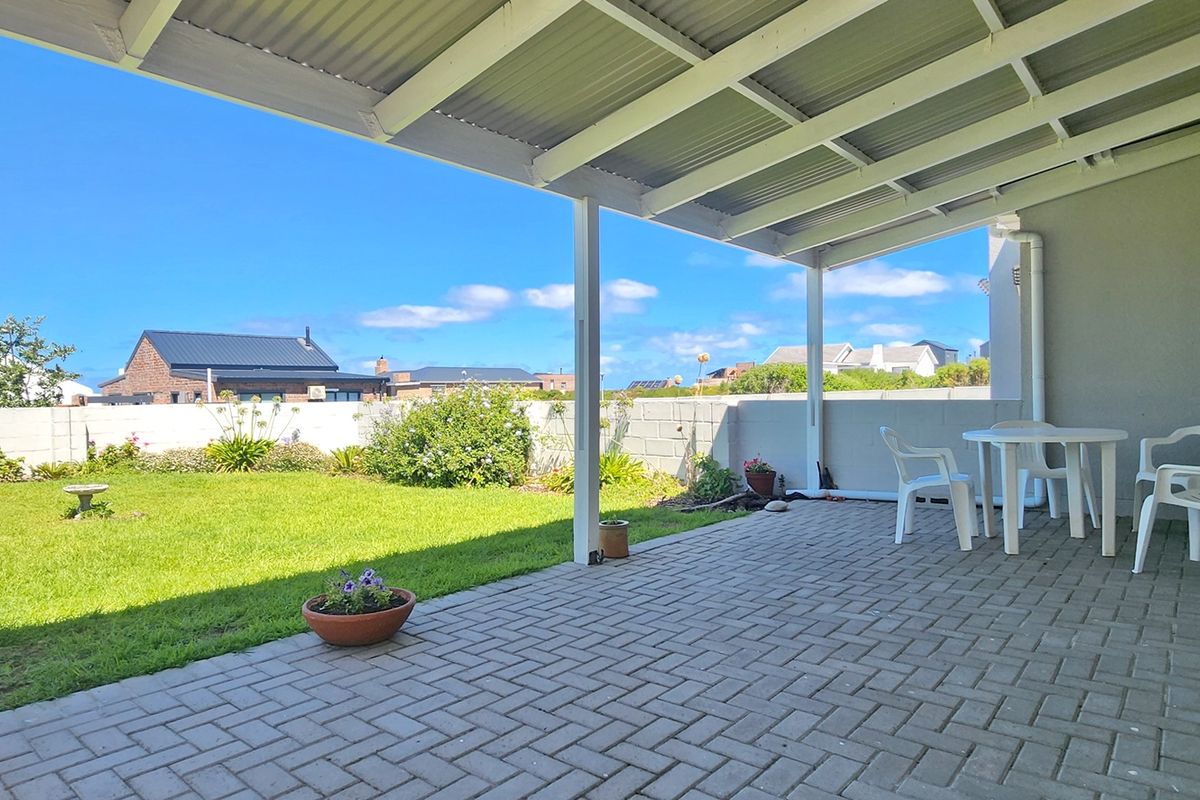 FAMILY HOME AVAILABLE FOR LONG-TERM RENTAL IN AGULHAS - Photo 3