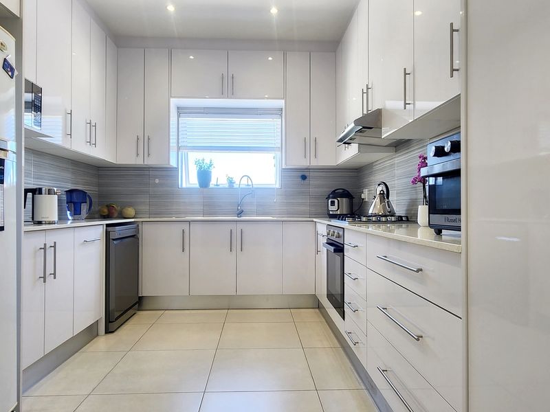 FAMILY HOME AVAILABLE FOR LONG-TERM RENTAL IN AGULHAS - Photo 4