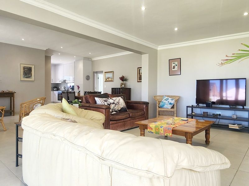 FAMILY HOME AVAILABLE FOR LONG-TERM RENTAL IN AGULHAS - Photo 9